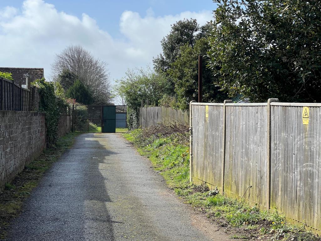 Lot: 160 - THREE-QUARTER ACRE FORMER COUNCIL DEPOT SITE WITH PLANNING FOR FIVE HOUSES - Site access from Victoria Crescent